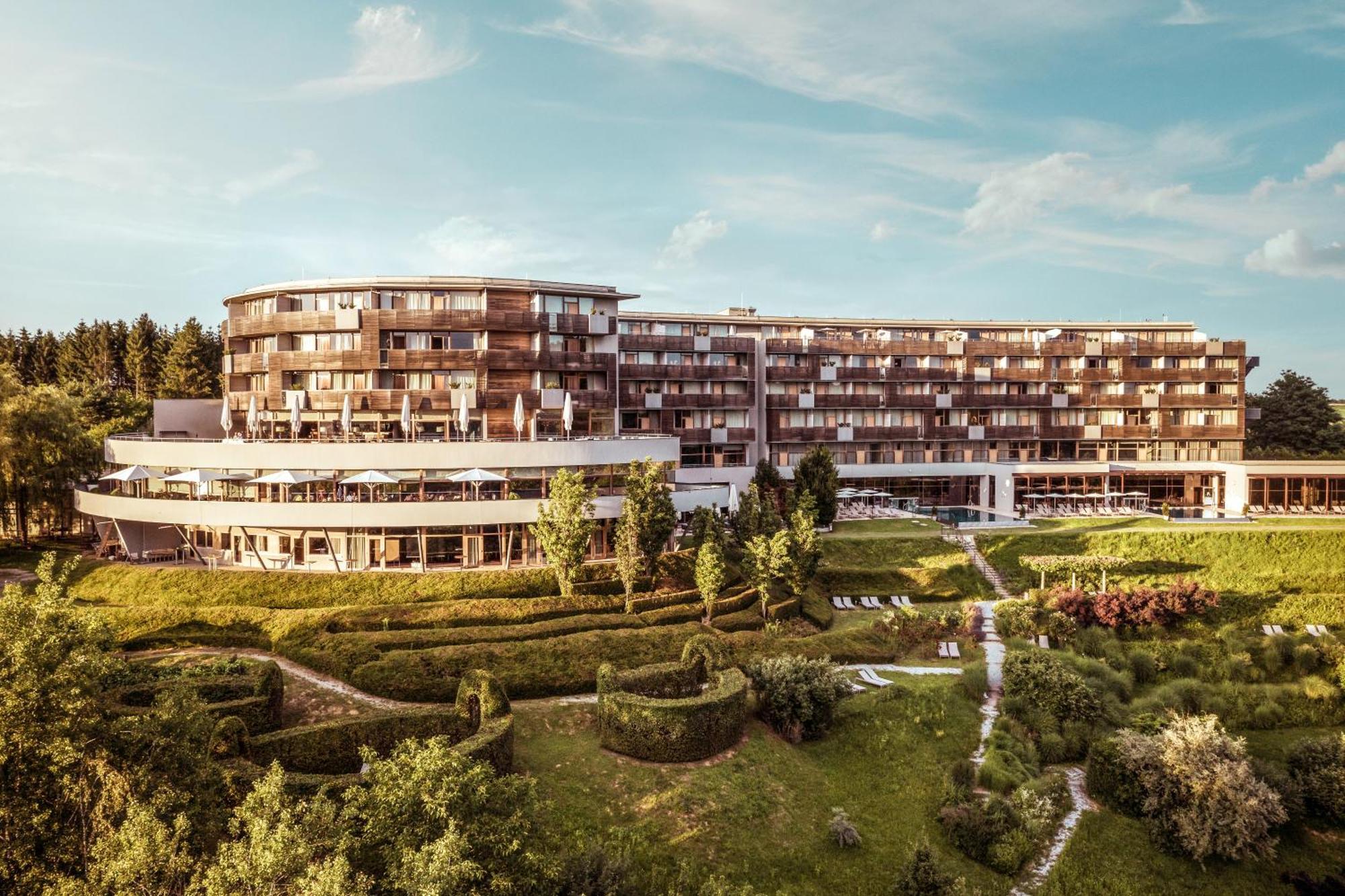 Falkensteiner Balance Resort Stegersbach - Adults Only Dış mekan fotoğraf The new building of the University Hospital of Western Ontario