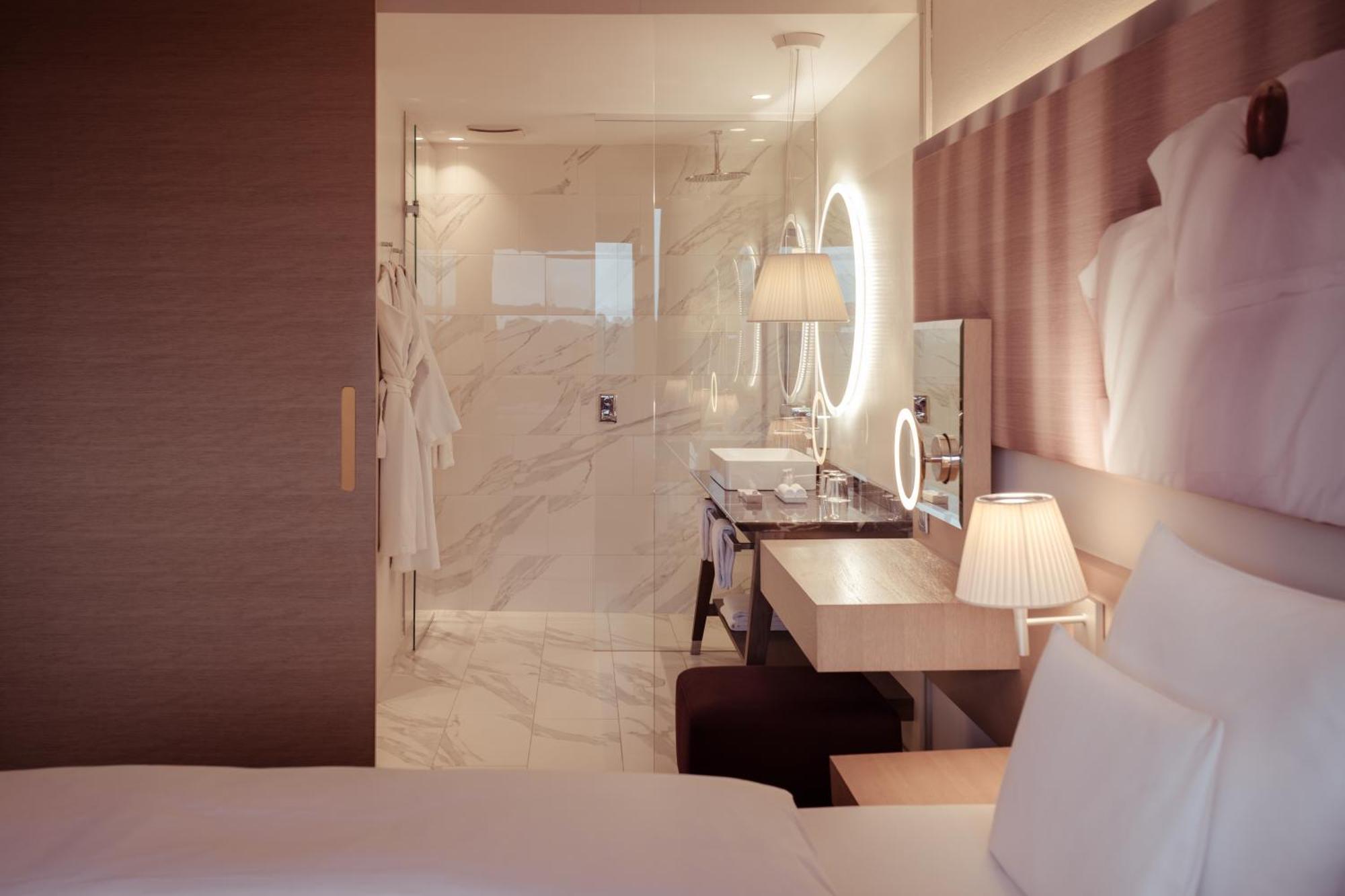 Falkensteiner Balance Resort Stegersbach - Adults Only Dış mekan fotoğraf A bathroom at the Mandarin Oriental, Munich