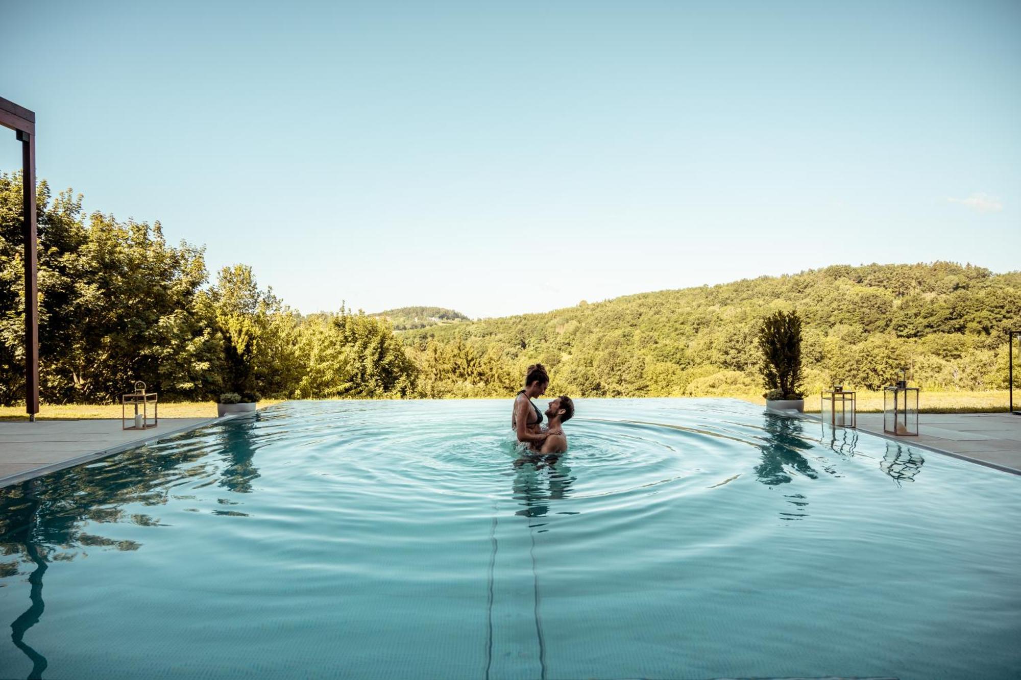 Falkensteiner Balance Resort Stegersbach - Adults Only Dış mekan fotoğraf Infinity pool at the Hotel