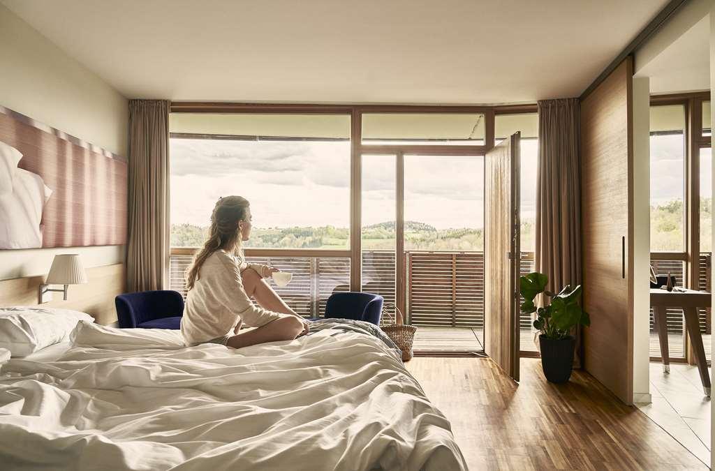 Falkensteiner Balance Resort Stegersbach - Adults Only Oda fotoğraf A bedroom at the hotel